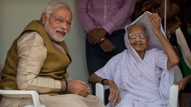 Pm Modi and mother Heeraben Modi