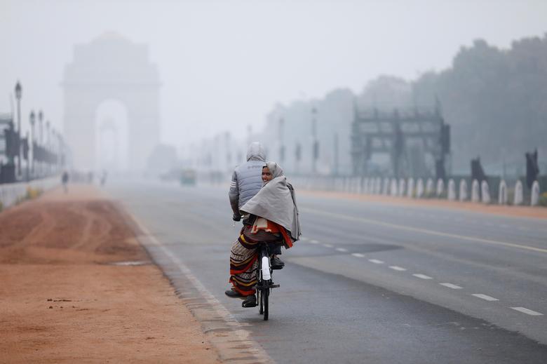 Cold wave grips North India, winter vacations extended in schools