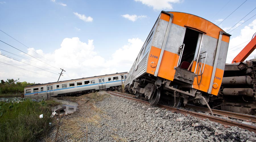 train derails