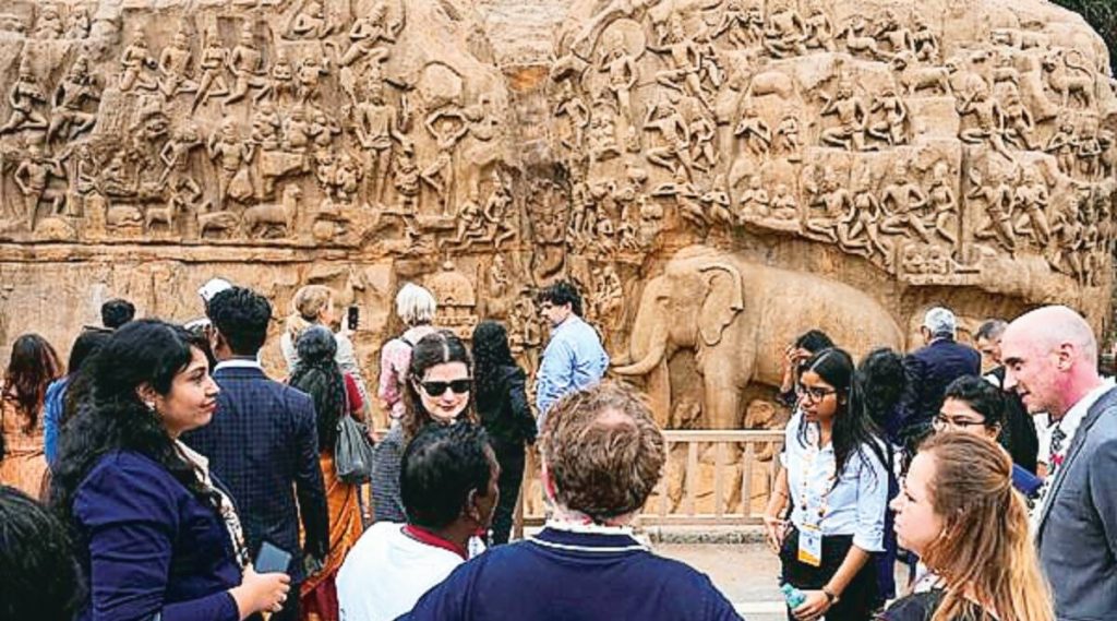 Delegates-participating-in-the-G20-Education-Working-Group-meeting-visit-a-tourist-site-in-Mamallapuram.