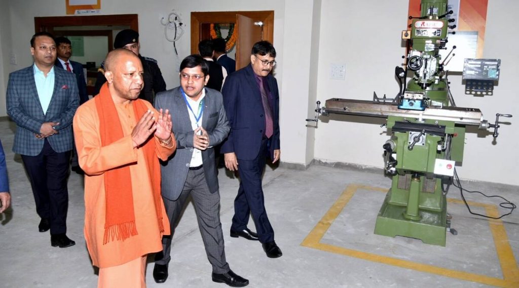 Yogi-Adityanath-in-Globle-invester-summit