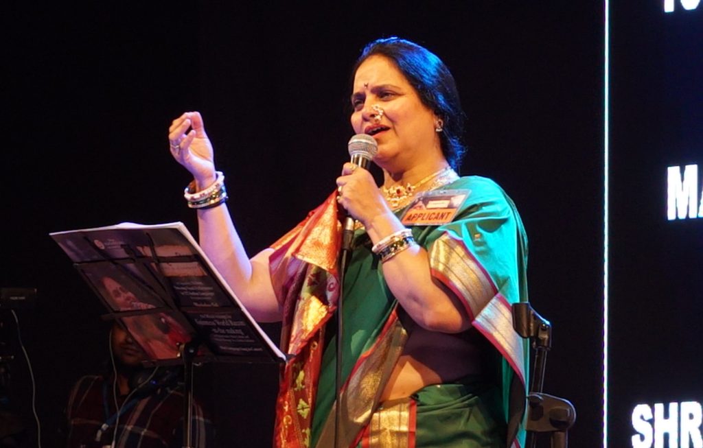 Manjushree Oak who sang 121 songs in different Indian languages in one concert