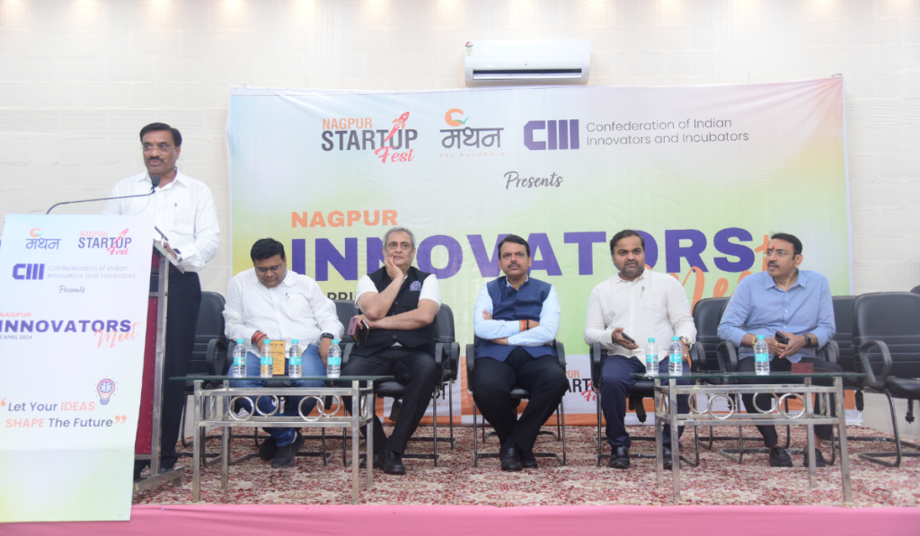 Dr. Rajesh Gadewar, Vishnu Changde, Shashikant Chaudhary, Devendra Fadnavis, Dr. Ketan Mohitkar, and Sandip Joshi 