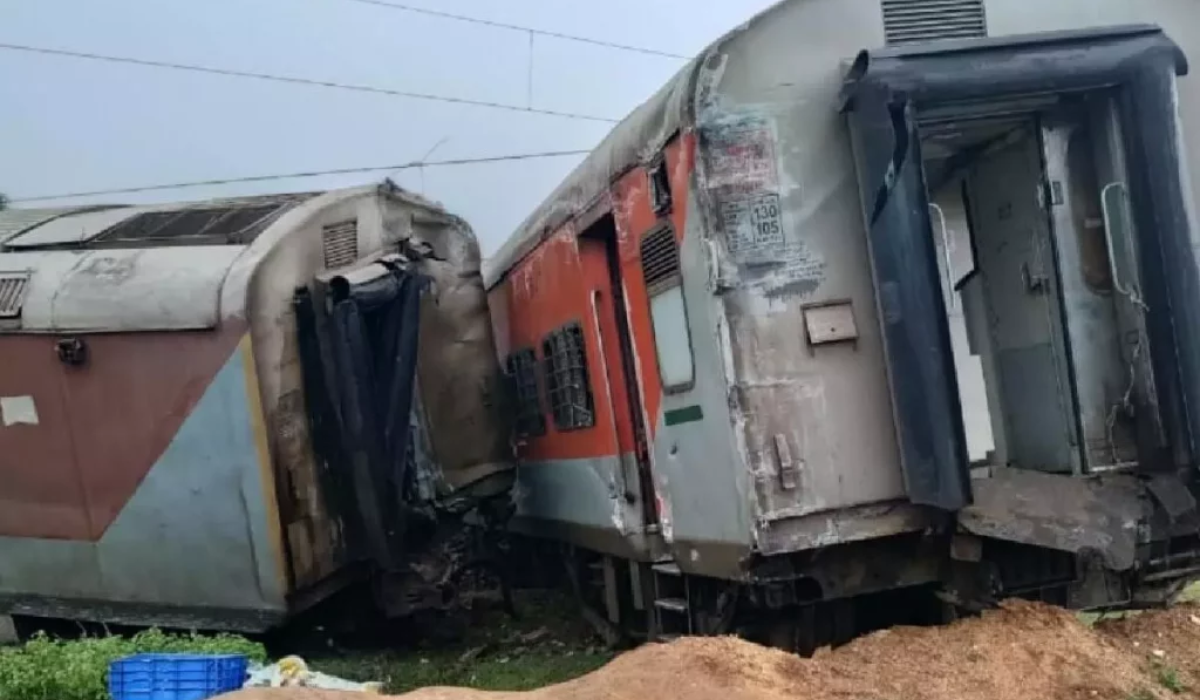 Coaches Of Mumbai-Howrah CSMT Express Derail in Jharkhand