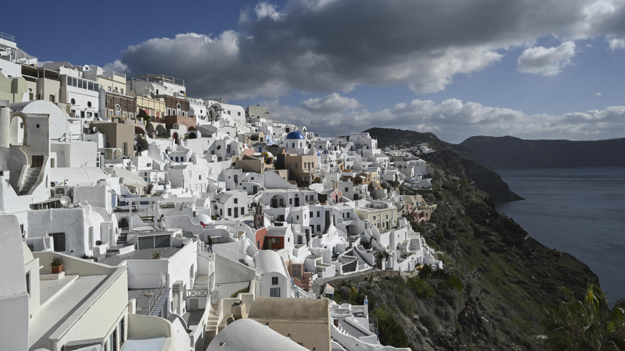 Santorini hit by multiple earthquakes